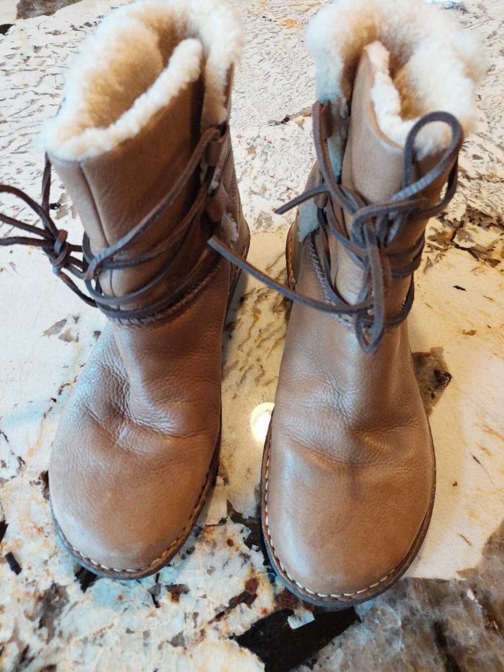 UGG Caspia size 10 Tan Leather, Lace Up, Ankle full Sheepskin lined Warm Boots